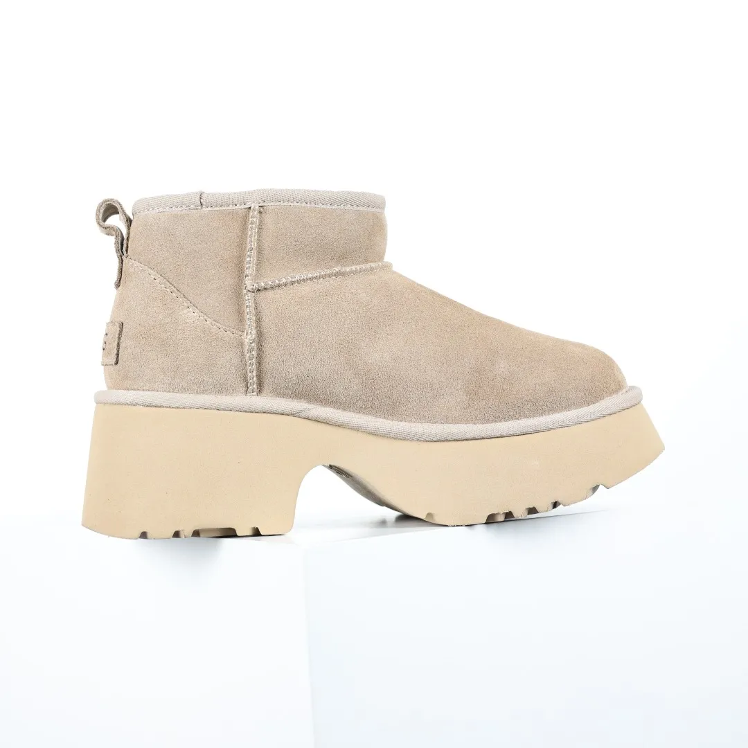 Pick up locally 💰600 Core recommended good price It is a very suitable choice for home furnishings. In the new year, uug launched a series of styles, which are partial to the preferences of young consumers and have also moved to the forefront of fashion trends. Shoe body material: water-repellent coated suede upper, 17 mm UGGPURE™ implantable wool insole, lightweight non-slip and comfortable rubber outsole, with brand LOGO and trademark, with full packaging Size: 35 36 37 38 39 40